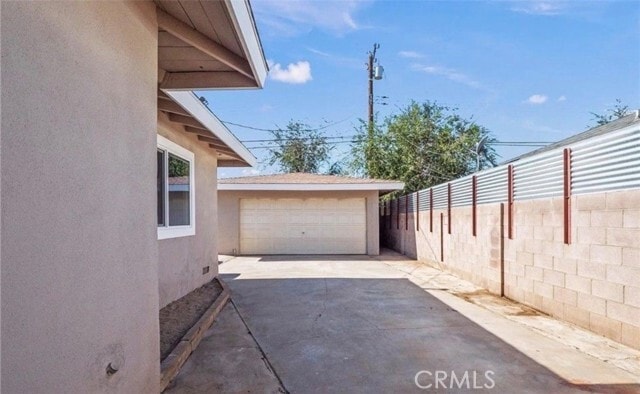 Building Photo - 1326 W Ave H10