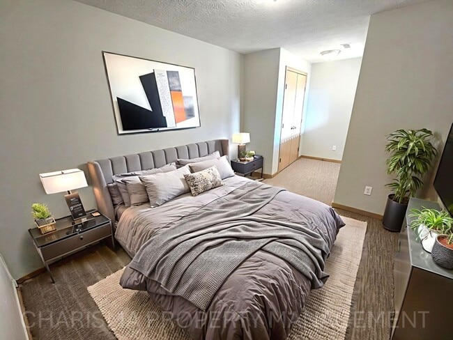 Building Photo - Tunis Drive Townhomes