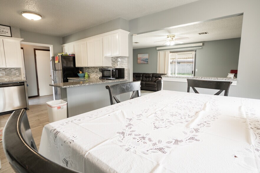 Building Photo - 2308 SW 76th St