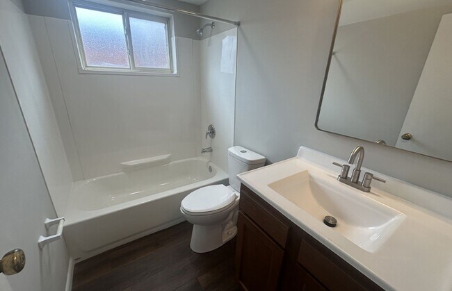 Building Photo - 545 Lowell Ave