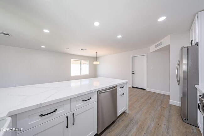 Building Photo - 11202 N 43rd Dr