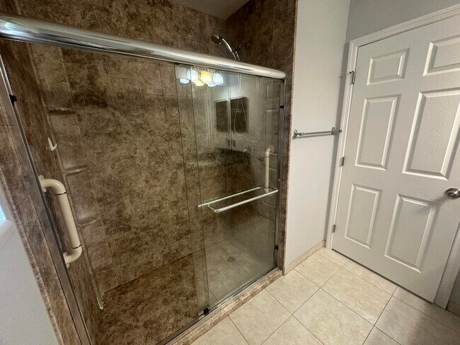 Building Photo - 1896 SW Cameo Blvd