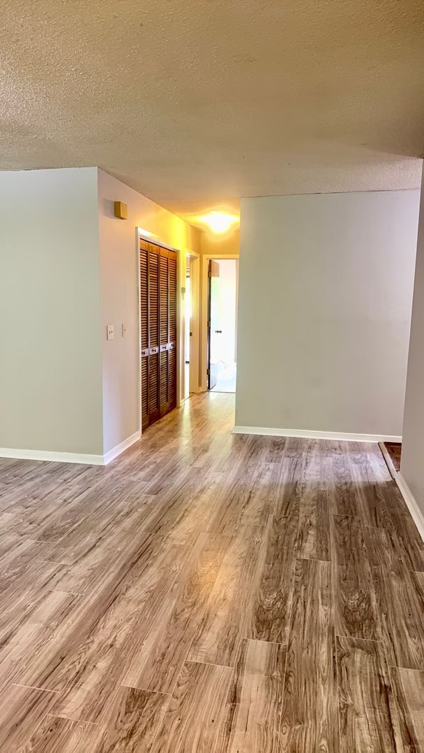 Building Photo - Spacious 2BR 2BA townhome in Village Creek!