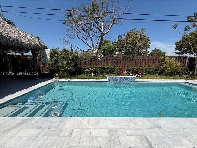 Building Photo - 9495 Dominican Dr