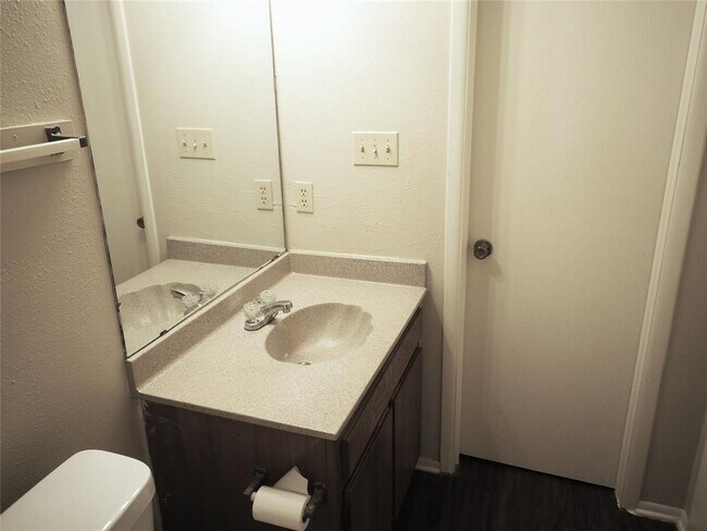 Building Photo - 1218 Tartan Ln