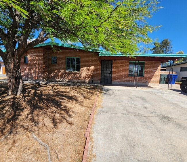 Building Photo - 525 S Rosemont Ave