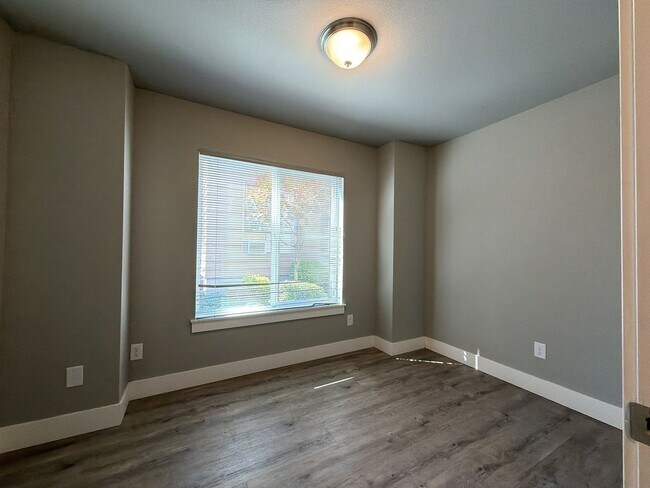 Building Photo - 13214 NE Glisan St
