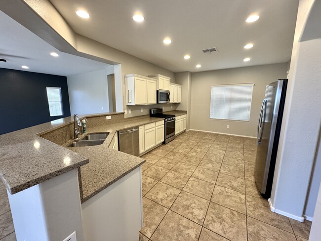 Building Photo - 5557 W Admiral Way