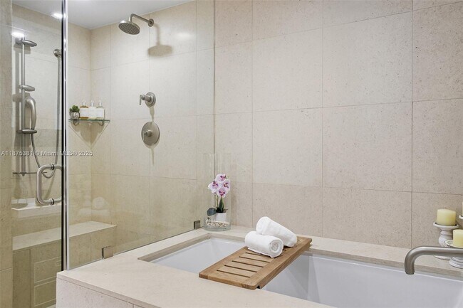 Building Photo - 6801 Collins Ave