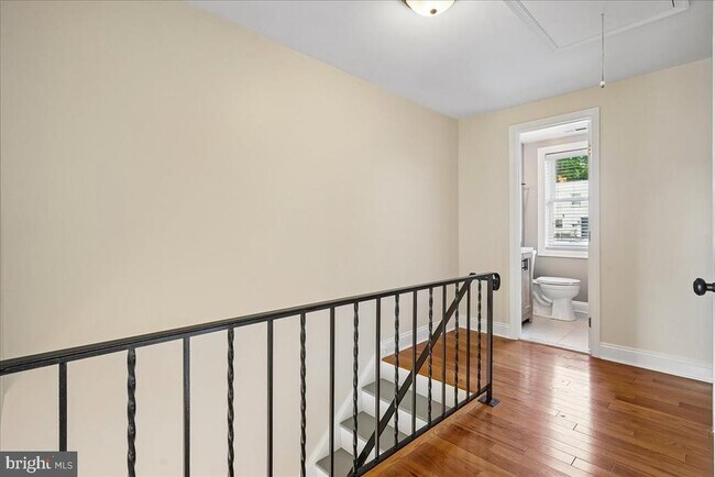 Building Photo - 223 Burgess Ave