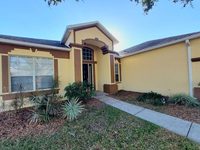 Building Photo - Beautiful 4 Bedroom, 4 Bathroom Home in Da...