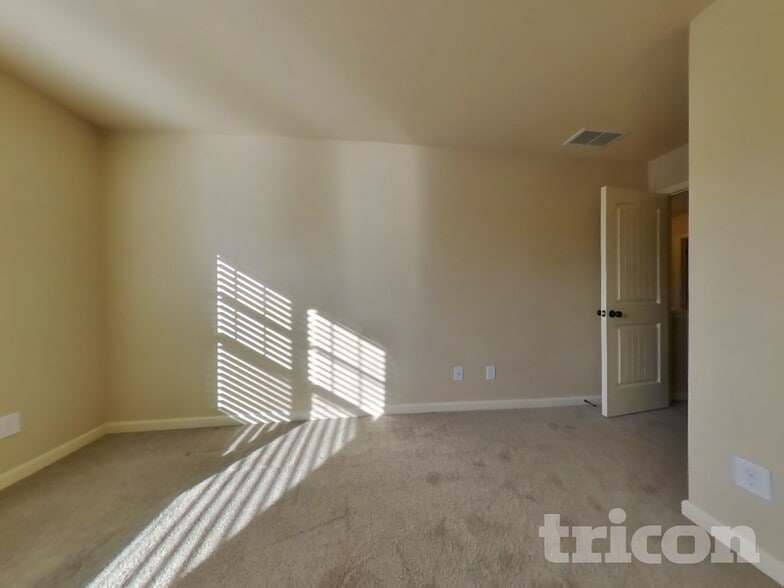 Building Photo - 266 Creek View Ln