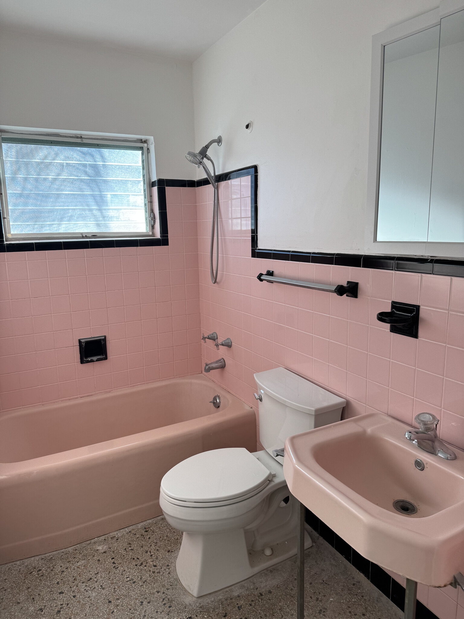 Building Photo - 433 45th St