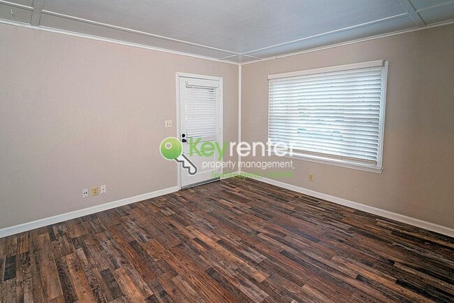 Building Photo - Beautiful Single Family Home - Walking distance to Schools and Downtown