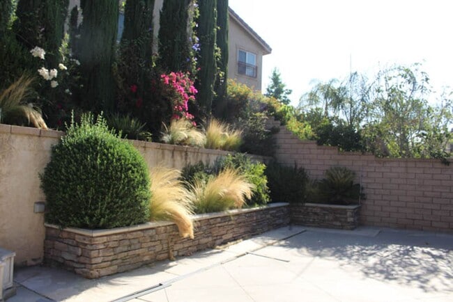 Building Photo - Beautiful 3 Bedrooms 2 Baths Home located in Rancho Cucamonga.