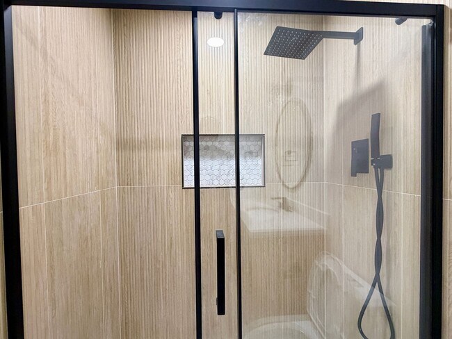 Building Photo - Spacious Three Bedroom in the Sunrise Pointe Community