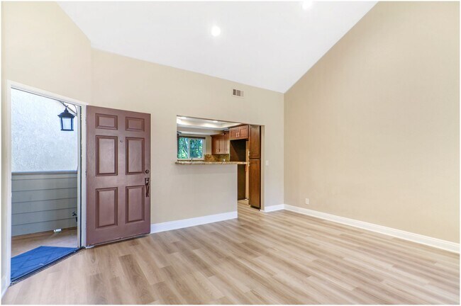 Building Photo - 2 Bedroom Condo - Laguna Hills!