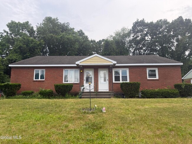 Building Photo - 5 Saybrook Dr
