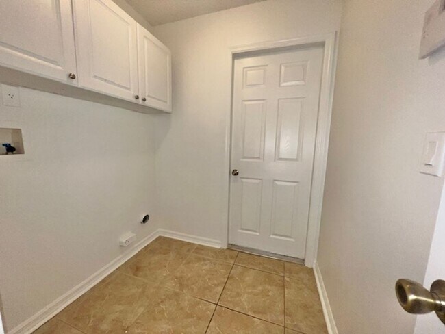 Building Photo - 4119 Coralbrooke Grove