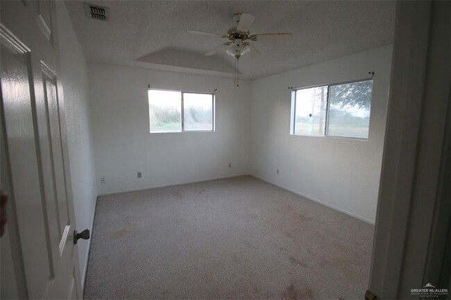 Building Photo - 11 E 6th St