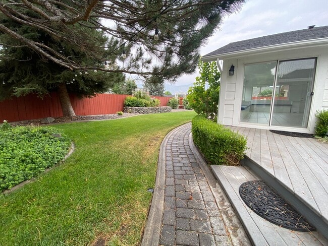 Building Photo - 4/3/2 Beautiful Home in Minden