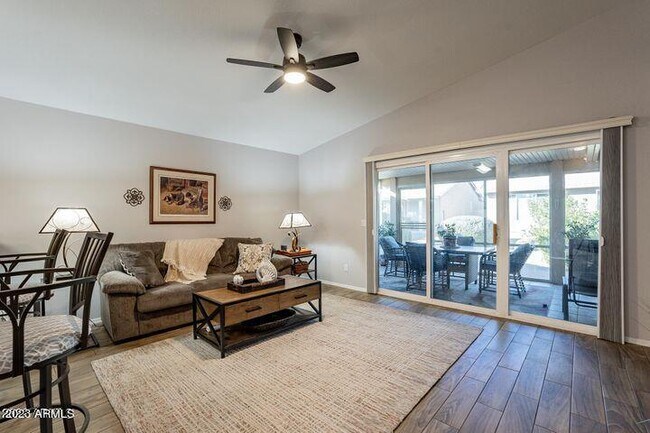 Building Photo - 1402 E Cherry Hills Dr