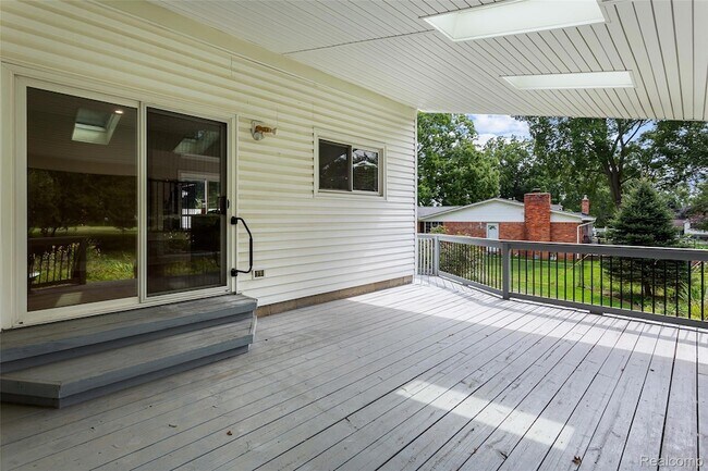 Building Photo - 6552 Orion Rd