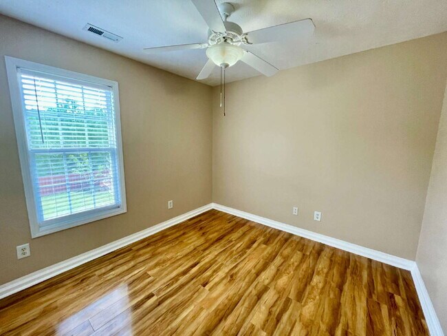 Building Photo - Spacious 4-Bed Haven With 2.5 Baths In Jack Britt District!