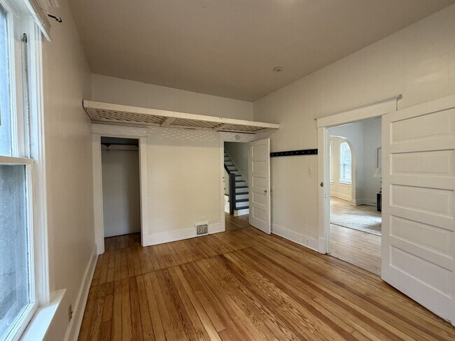 Building Photo - 604 S Meldrum St