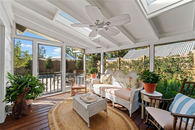 Building Photo - 731 Texas St