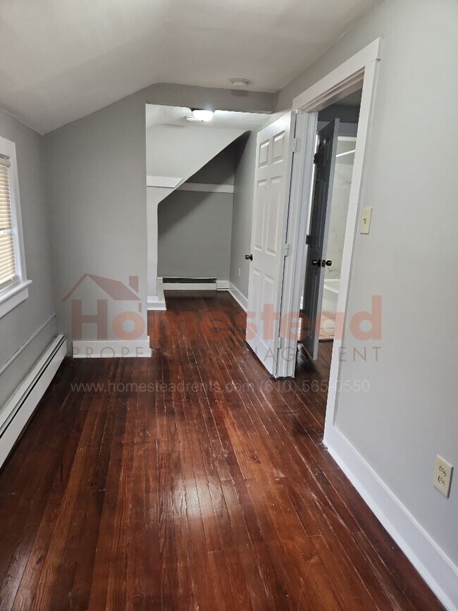 Building Photo - 5 BEDROOM HOME FOR RENT IN COLLINGDALE!