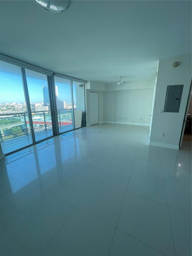 Building Photo - 350 S Miami Ave