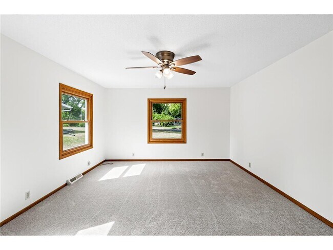 Building Photo - 6015 Aspen Rd
