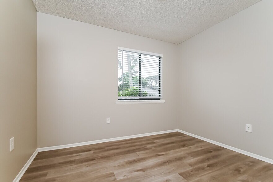 Building Photo - 2912 Crane Ave