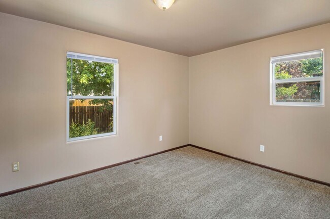 Building Photo - Single Family Home in Silt for Rent