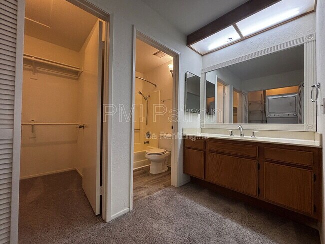 Building Photo - 3509 W Greentree Cir