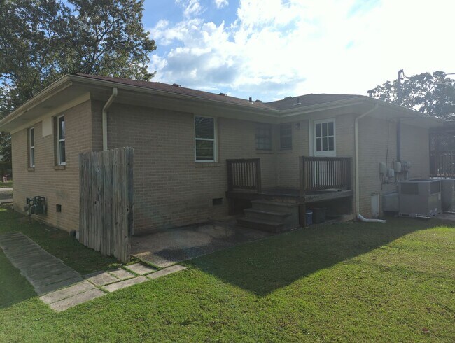 Building Photo - Hixson Duplex