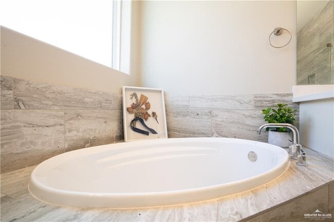 Building Photo - 27 Choke Canyon Dr