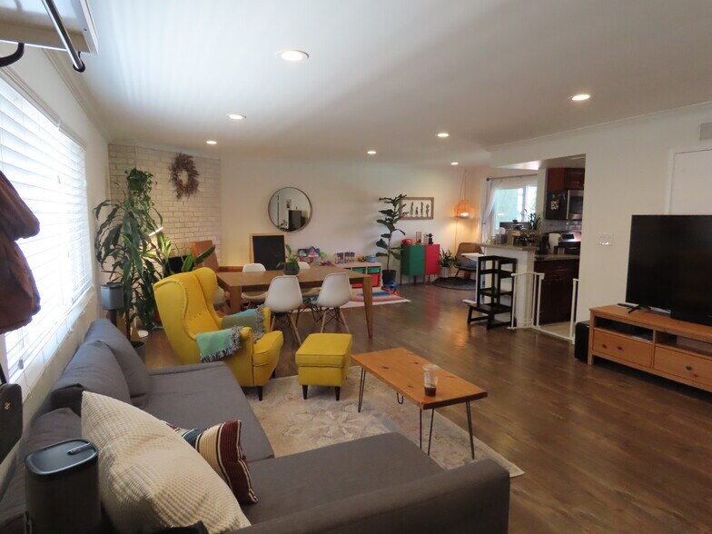 Primary Photo - 11337 Nebraska Ave