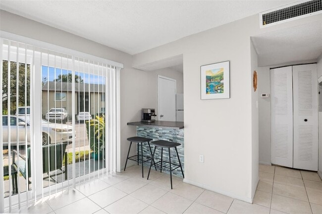 Building Photo - 4215 E Bay Dr