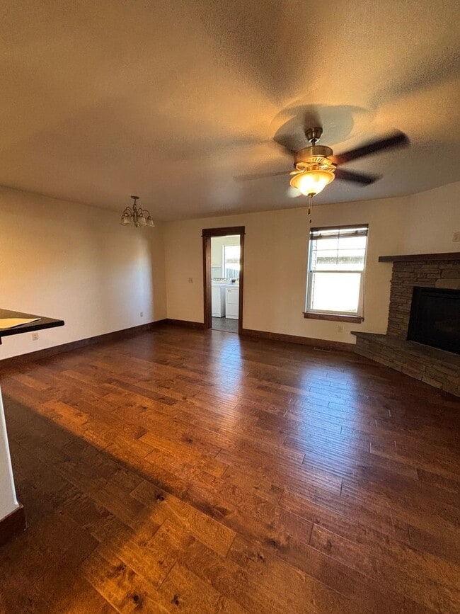 Building Photo - FIRST MONTH'S RENT 1/2 PRICE!!!