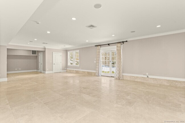 Building Photo - 386 Westover Rd