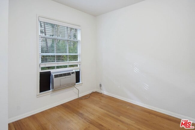 Building Photo - 8569 Holloway Dr