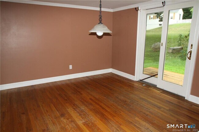 Building Photo - 6 Cherry Ln