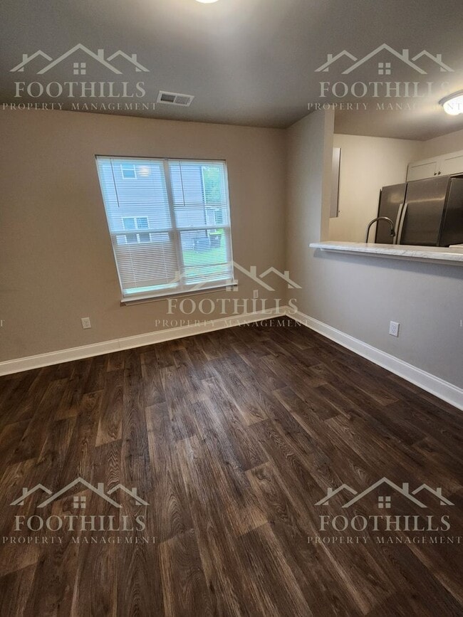 Building Photo - 104 David St