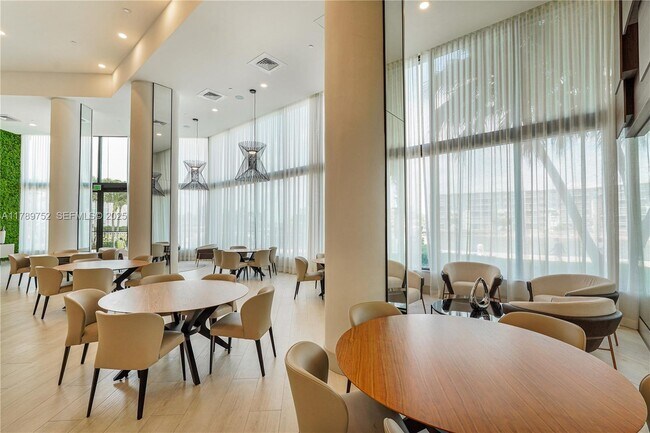 Building Photo - 1000 E Island Blvd