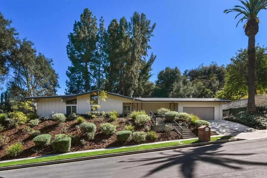 Primary Photo - 16940 Adlon Rd
