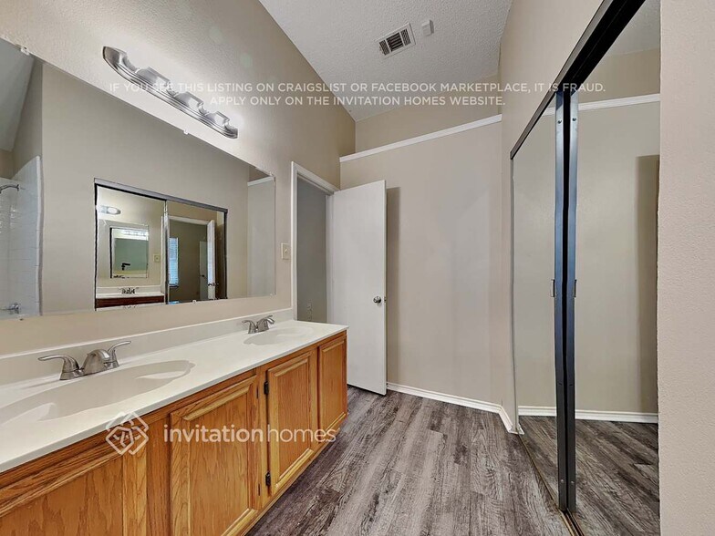 Building Photo - 6736 Driffield Cir E