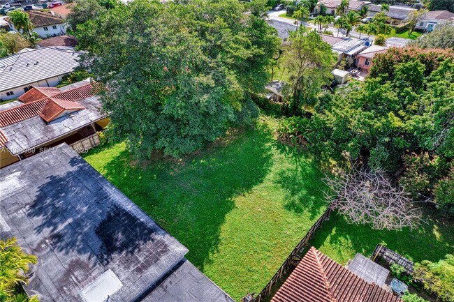 Building Photo - 6550 SW 27th St