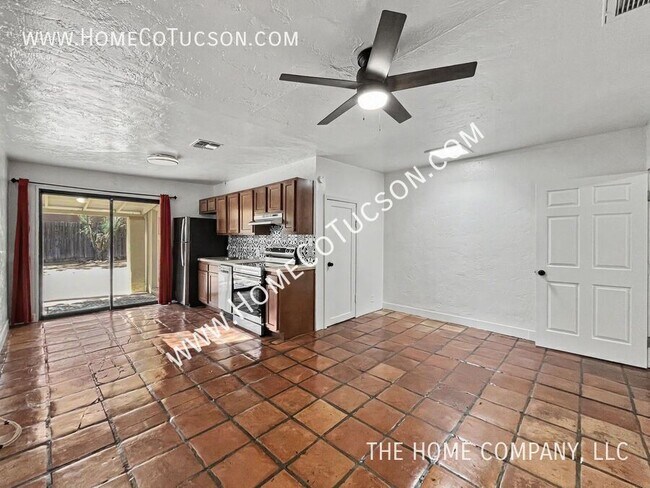 Building Photo - 4566 E Seneca St